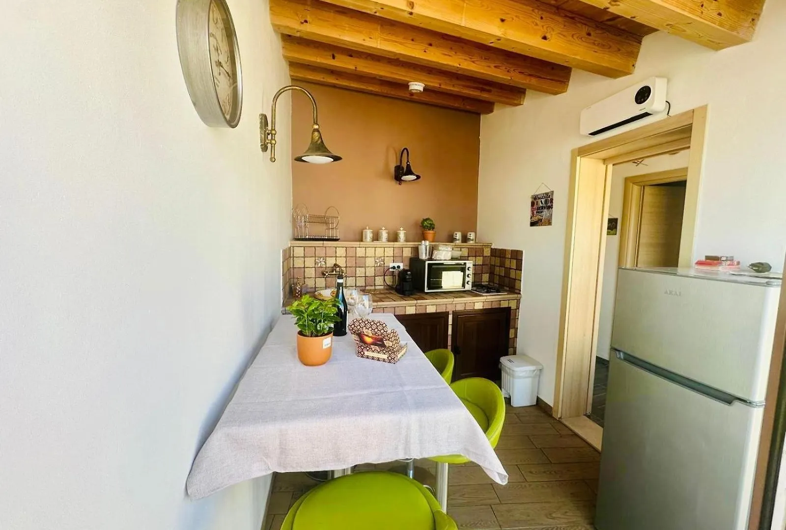 Holiday House Valpie أفولا 0*,